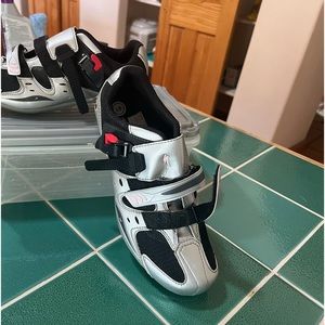 Cycling shoes with Clips